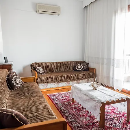 Apartament Oikos Skmt *