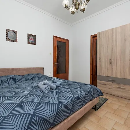Apartament Oikos Skmt *