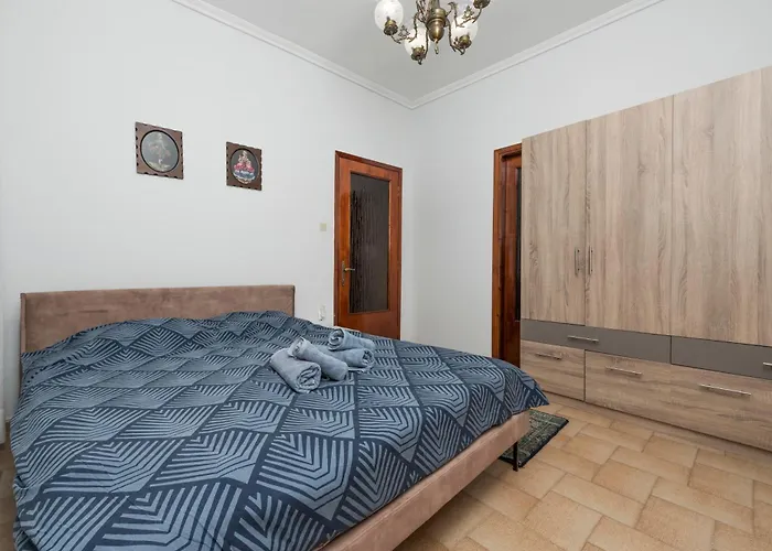Apartament Oikos Skmt *